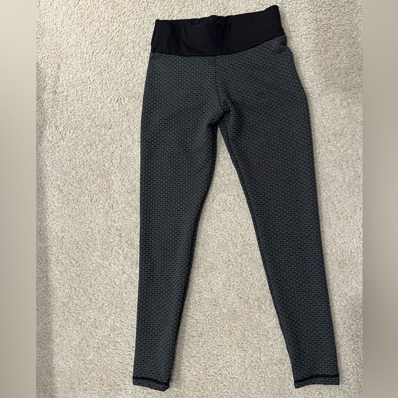 NWOT women’s scrunch viral leggings (size M) - Picture 2 of 3